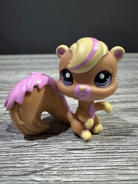 Littlest Pet Shop | #1927: Tan and Pink Squirrel - Collectible Toy Figure